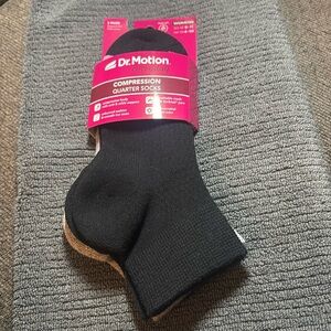 Dr. Motion Ladies 2 Pack Quarter Socks 1 pr Gray, 1 pr Black ** NWT **